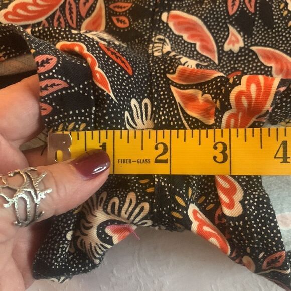 H&M Shorts Womens Black Floral Cuffed Size 4 - Picture 5 of 10